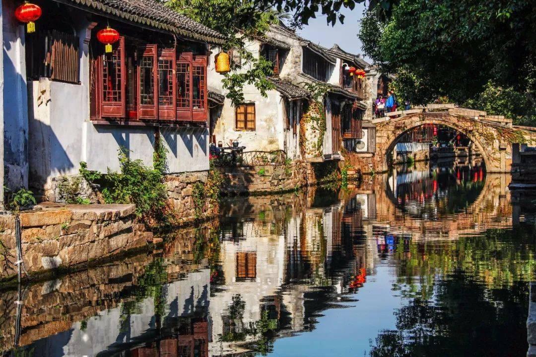 画蛇添足有趣的成语故事，两个实际例子敲打我们注意不要“添足”